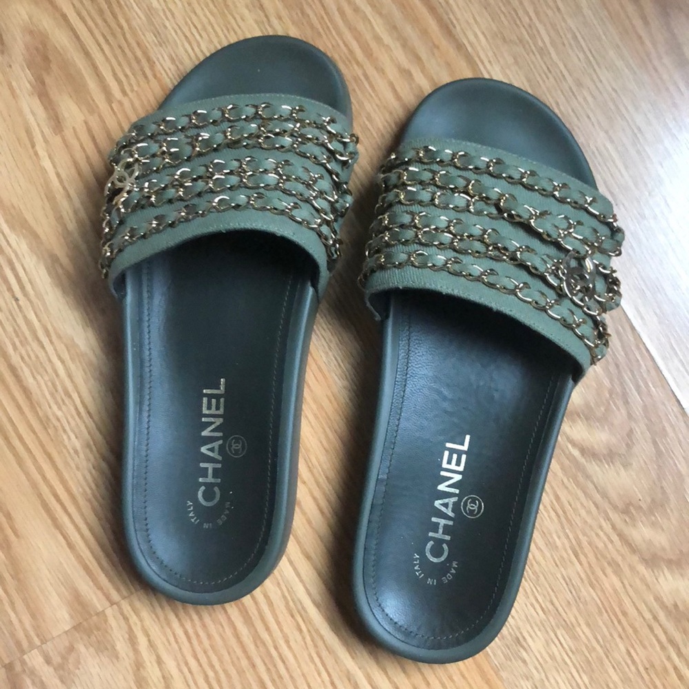 CHANEL sandals with Gold chain detail